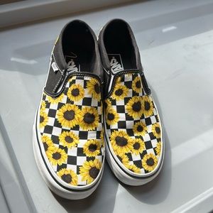 Women’s sunflower slide on vans